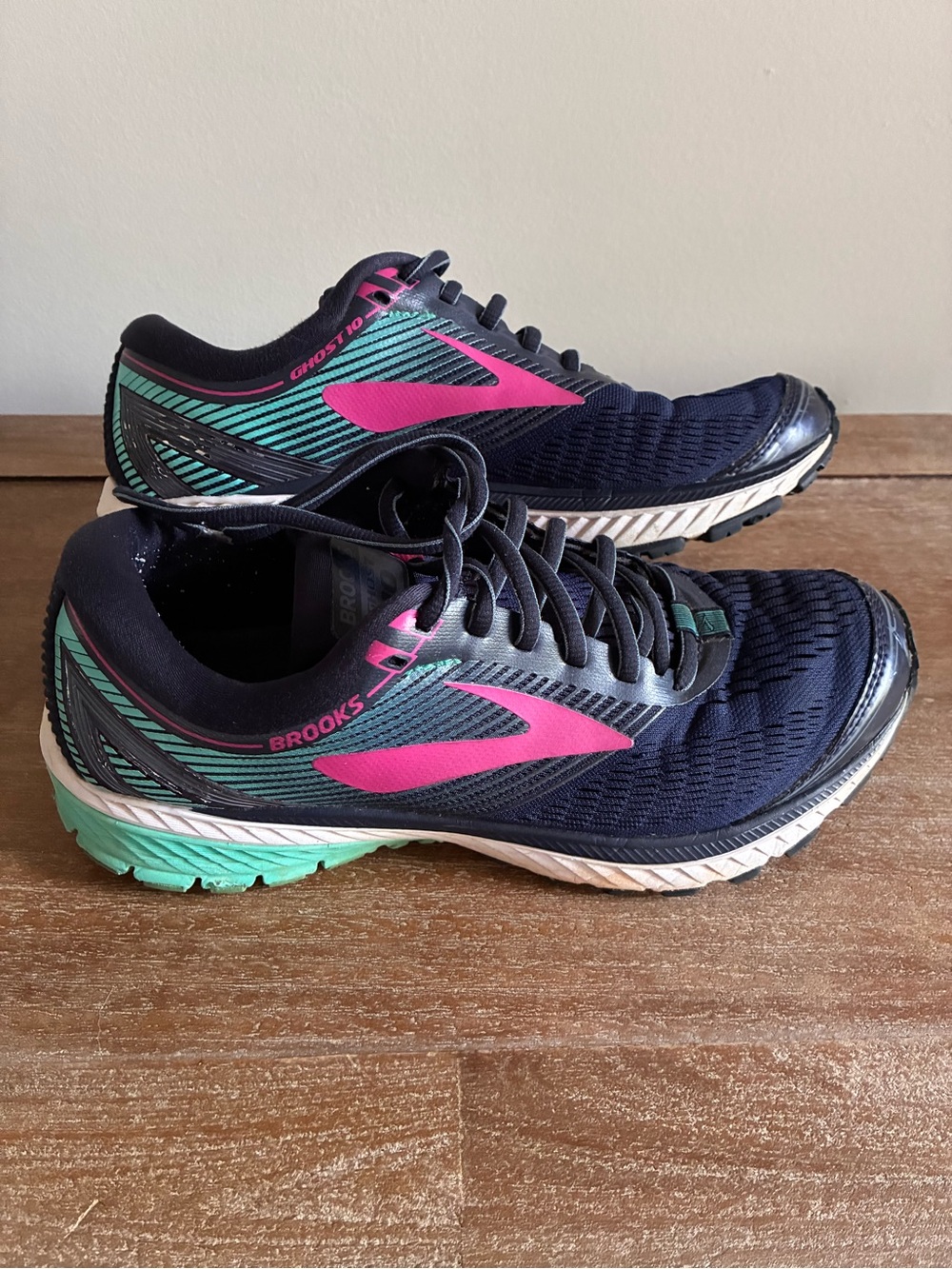 Brooks Ghost 10 Women's Navy Running Shoes with Pink & Teal Accents 8.5
